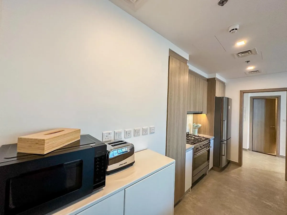 Higuests - Stylish Condo With Balcony And Partial Marina View Dubai Apartment