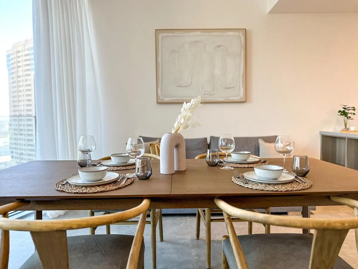 Higuests - Stylish Condo With Balcony And Partial Marina View Dubai United Arab Emirates