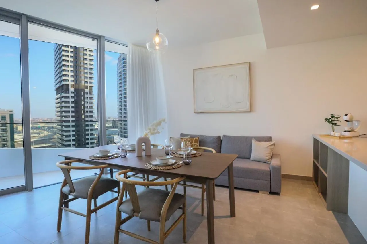 Higuests - Stylish Condo With Balcony And Partial Marina View Dubai Apartment
