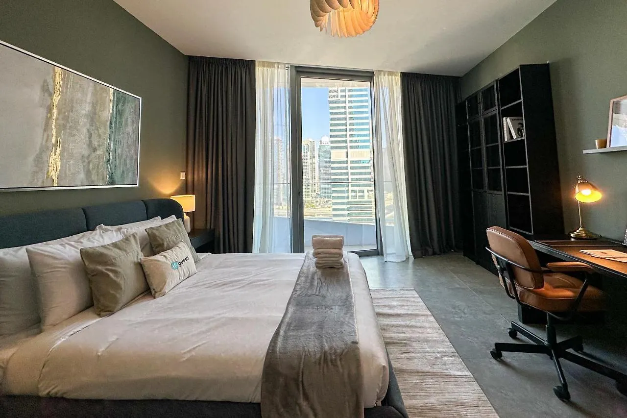 Higuests - Stylish Condo With Balcony And Partial Marina View Dubai