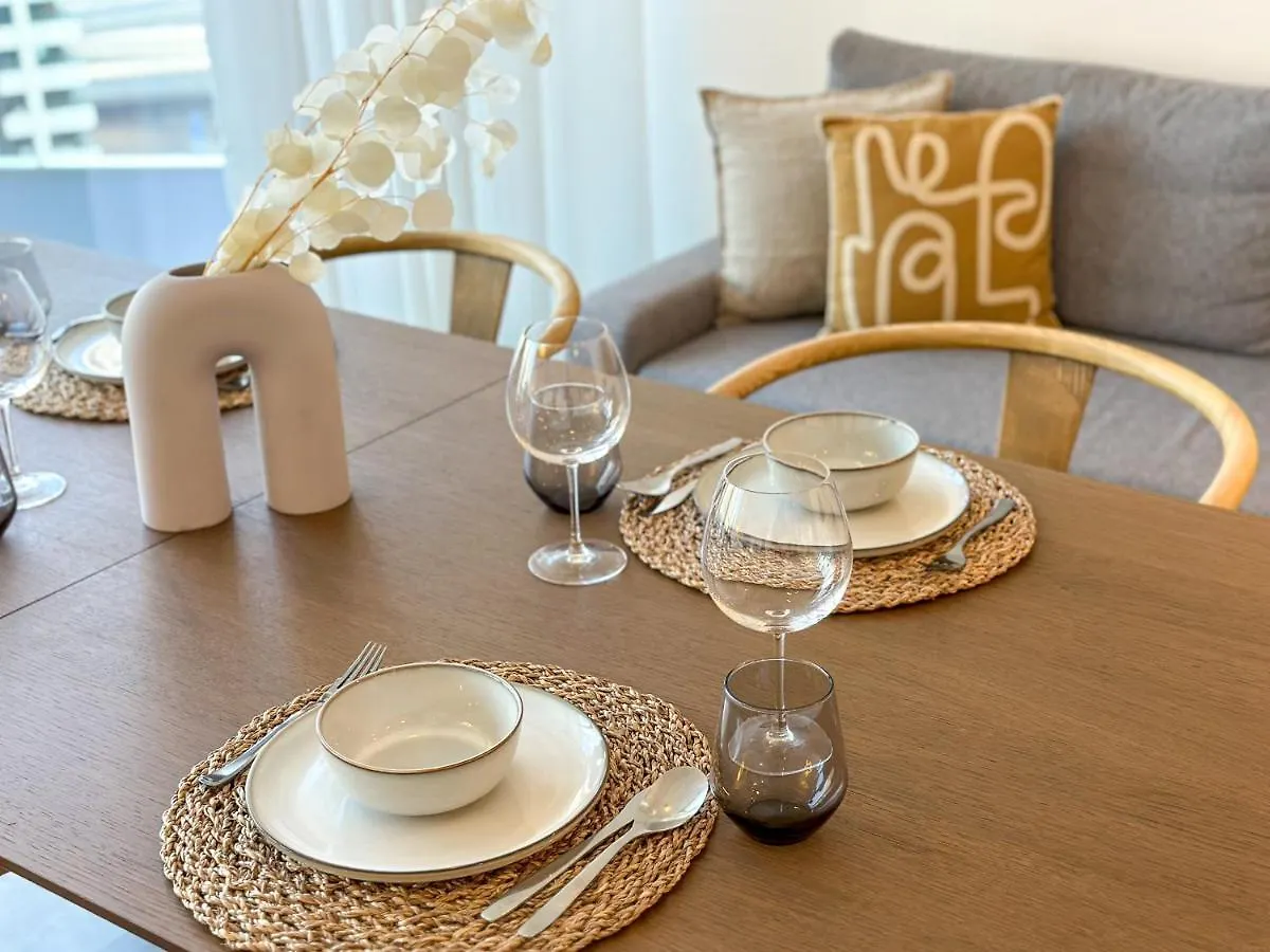 Higuests - Stylish Condo With Balcony And Partial Marina View Dubai