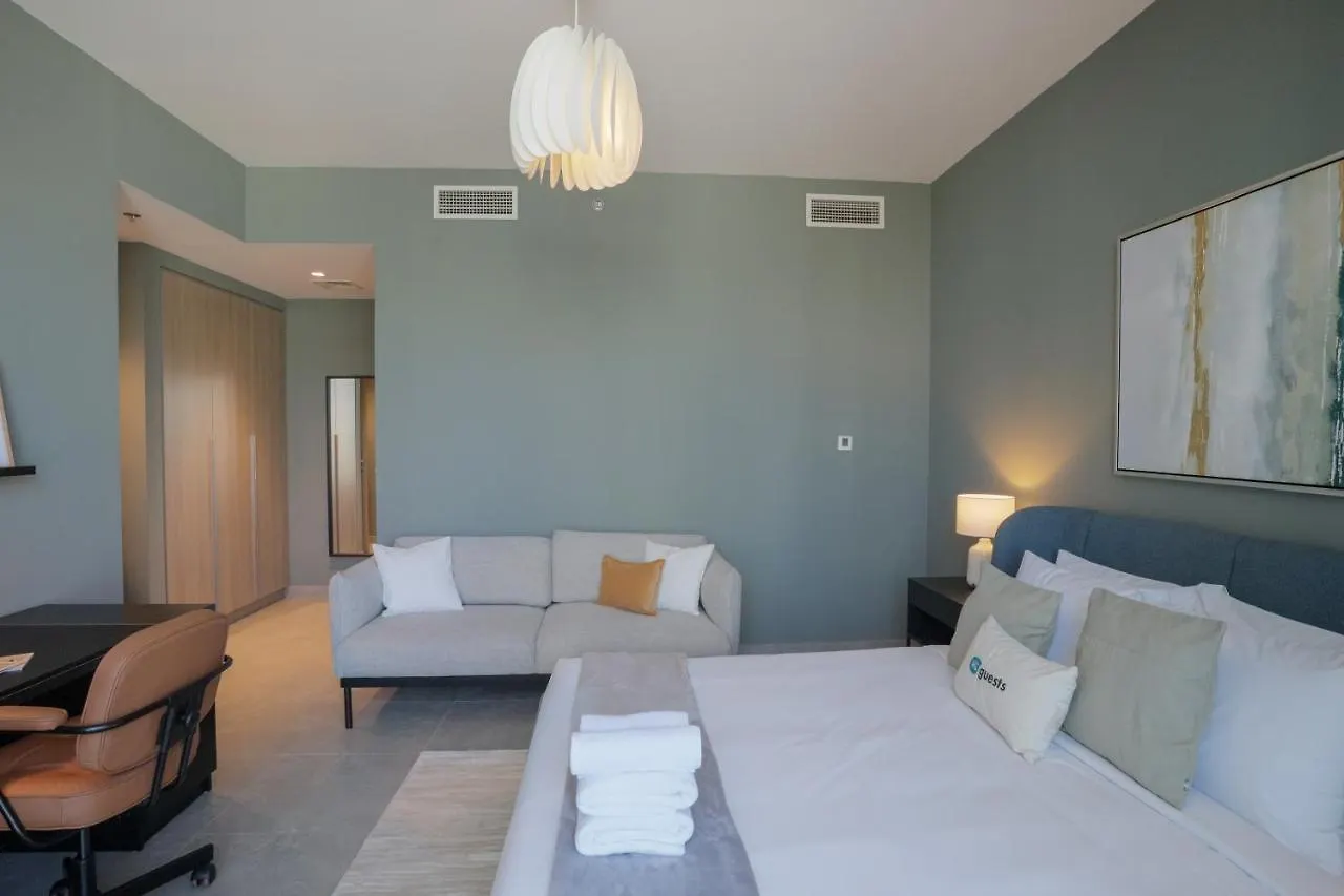 Higuests - Stylish Condo With Balcony And Partial Marina View Dubai