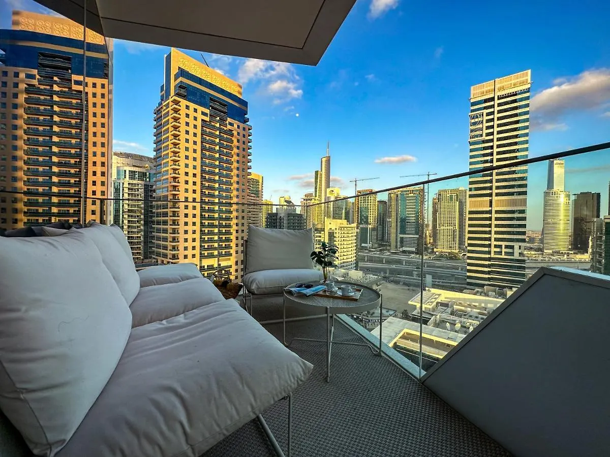 Apartment Higuests - Stylish Condo With Balcony And Partial Marina View Dubai