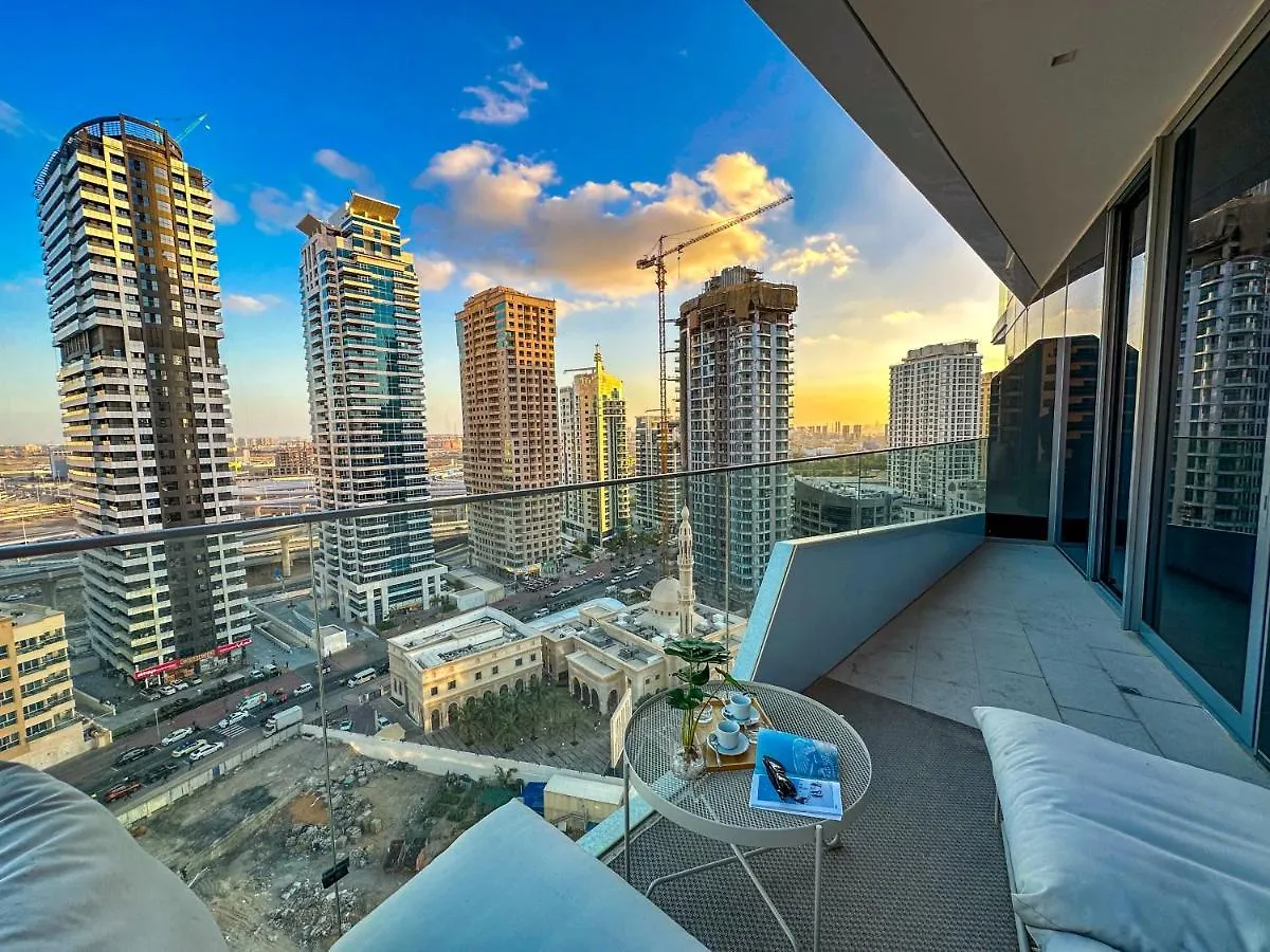 Higuests - Stylish Condo With Balcony And Partial Marina View Dubai